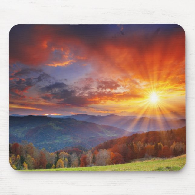Majestätischer Sonnenaufgang in der Bergwelt Mousepad (Vorne)