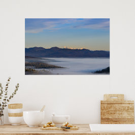 Majestätischer Triglav mit Nebel im Tal Poster