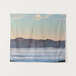 Majestätischer Triglav mit Nebel im Tal Wandteppich