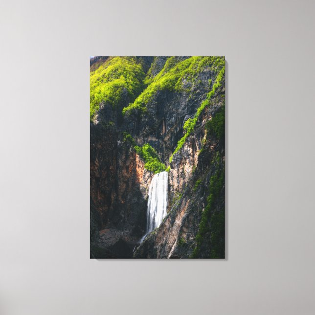 Majestätischer Wasserfall Boka im Frühling Ruhm Leinwanddruck (Vorderseite)