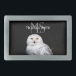 Majestätischer Winterschneeauuler Monogramm-indivi Rechteckige Gürtelschnalle<br><div class="desc">Tierporträtfotografie der majestätischen,  schneebedeckten Eule,  die auf einem Zweig mit einem personalisierbaren individuelle Name-Monogramm oben stehend ist.</div>
