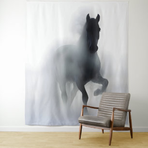 Majestätisches Pferd im Nebel – Minimalistisches A Wandteppich