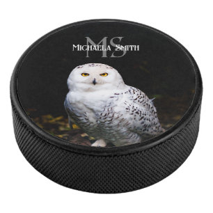 Majestätisches Winter-Schneeeulen-Monogramm mit in Eishockey Puck