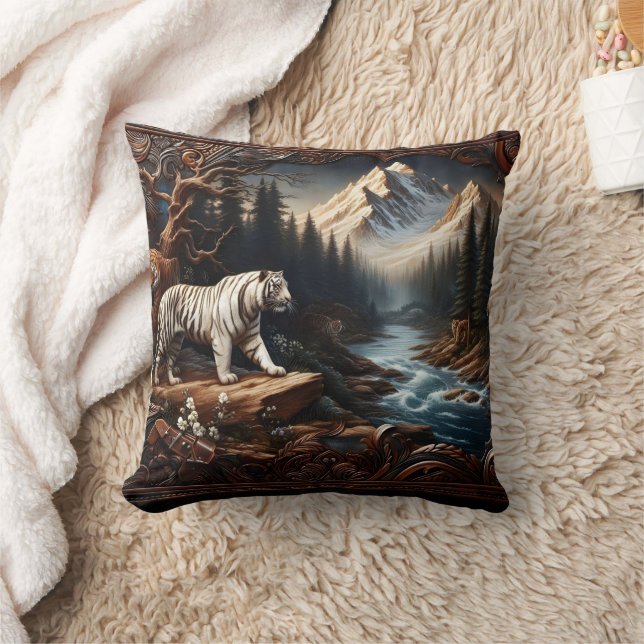 Majestic Bengalische Tiger in der Bergwelt Kissen (Decke)