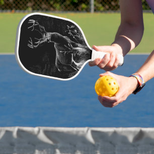 Majestic Deer in der Wildnis - Black&White Art Pickleball Schläger