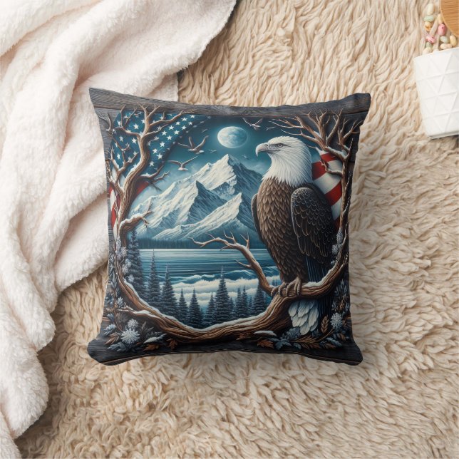 Majestic Eagle auf Baum mit amerikanischer Flagge  Kissen (Decke)