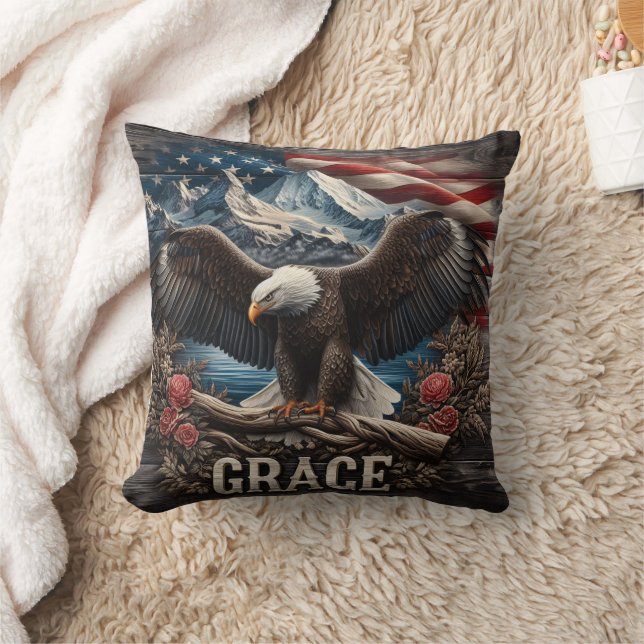 Majestic Eagle mit amerikanischem Flaggenrahmen Kissen (Decke)