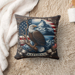 Majestic Eagle mit Bergen und amerikanischer Flagg Kissen