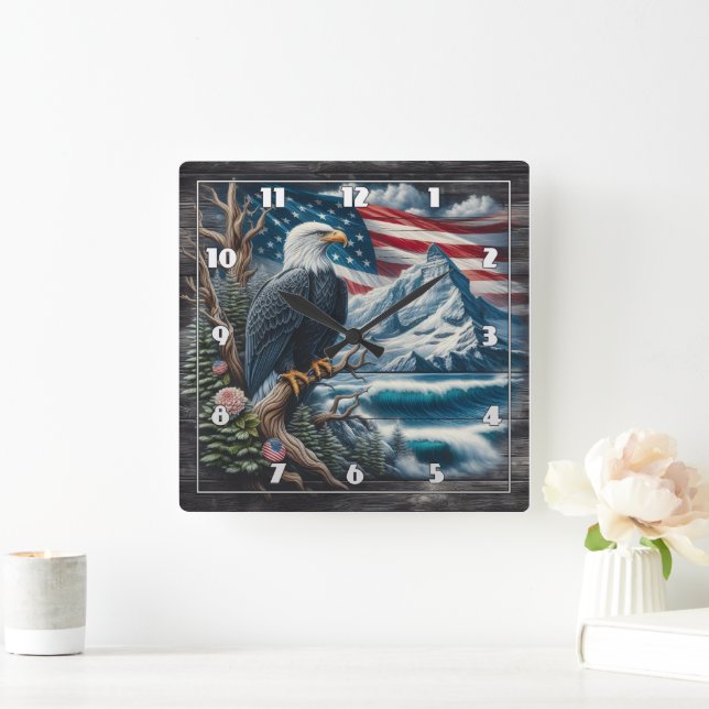 Majestic Eagle mit Blick auf Berge und Ozean Quadratische Wanduhr (Zuhause)