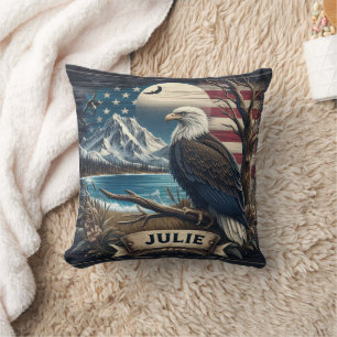 Majestic Eagle Near Mountains und die amerikanisch Kissen