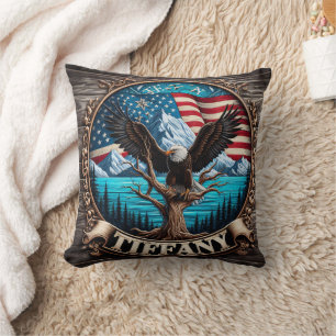 Majestic Eagle Over Mountains und die amerikanisch Kissen