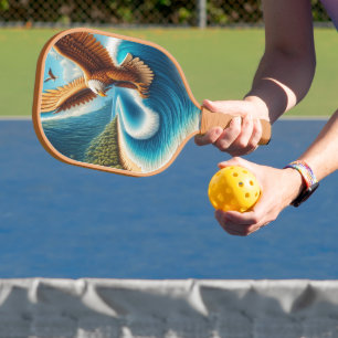 Majestic Eagle steil über Sandy Shore Pickleball Schläger