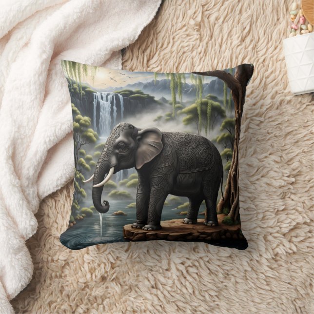 Majestic Elephant Drinks im Serene Waterfall Kissen (Decke)