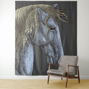 Majestic Graues Pferd mit blühender Mane Wandteppich