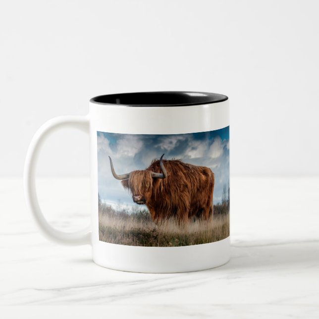 Majestic Highland Cow Zweifarbige Tasse (Links)