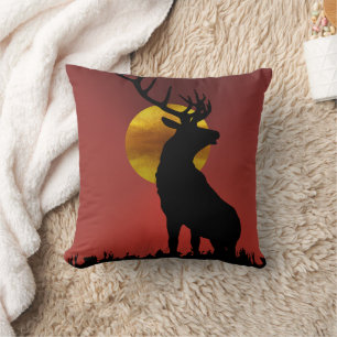 Majestic Horned Dee im Goldenen Sonnenlicht Kissen