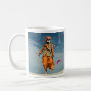 Majestic Indian Elder Kite Fliegen am Strand Kaffeetasse