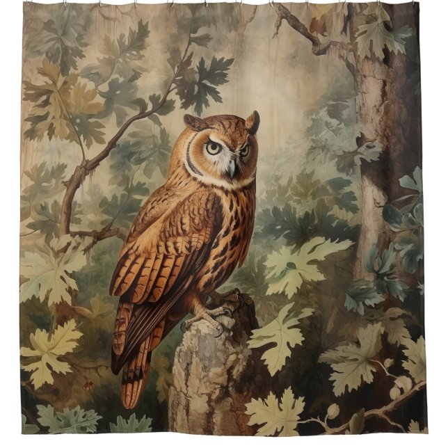 Majestic Owl in einem Wald Duschvorhang (Vorderseite)