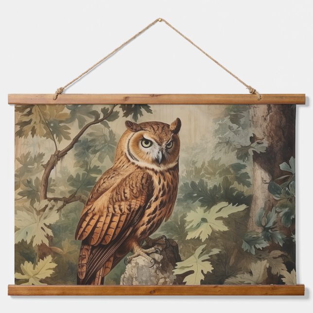 Majestic Owl in einem Wald Wandteppich Mit Holzrahmen (Vorne)