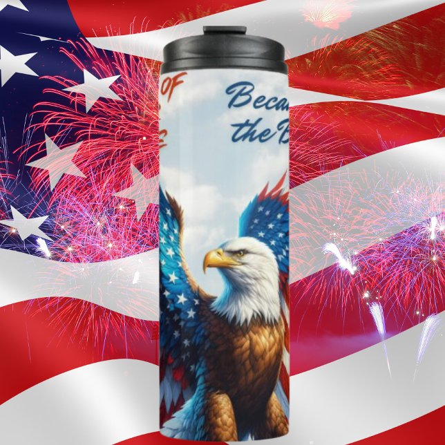 Majestic Patriotic Bald Eagle Thermosbecher (Celebrate your patriotism with this striking tumbler featuring a bald eagle and the Patriotic Slogan)
