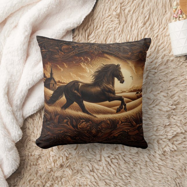 Majestic Pferd galoppieren durch goldenes Feld Kissen (Decke)