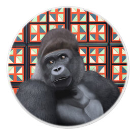 Majestic Sitting Gorilla auf roter Geometrie Keramikknauf