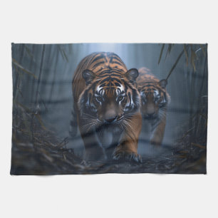 Majestic Tigers in einem foggischen Dschungel Geschirrtuch