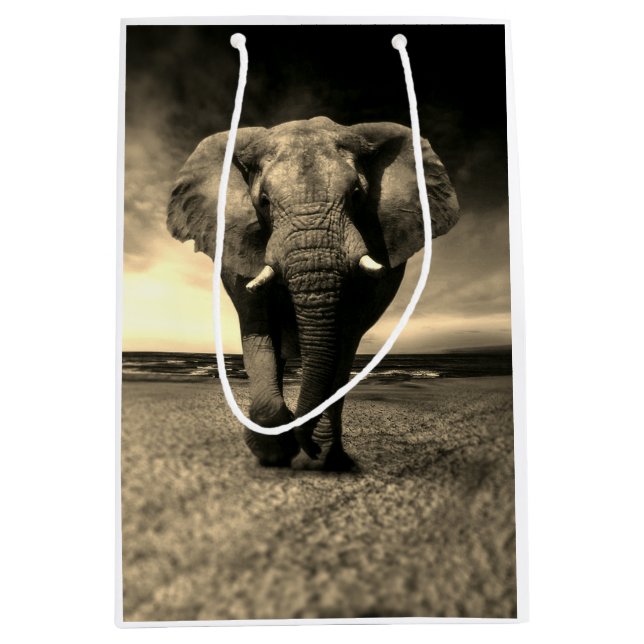 Majestic Wild Bull Elephant in Sepia Mittlere Geschenktüte (Vorderseite)
