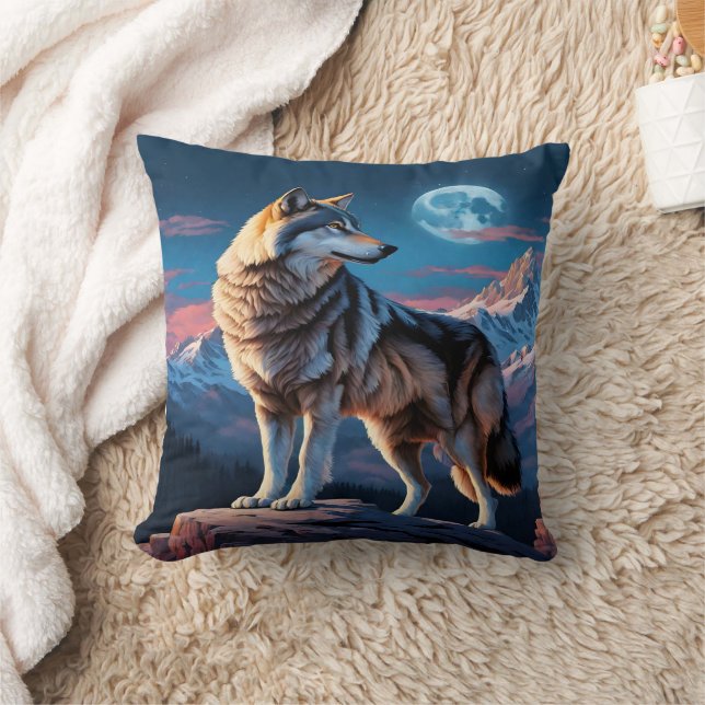 Majestic Wolf gegen Mondlichtgipfel. Kissen (Decke)