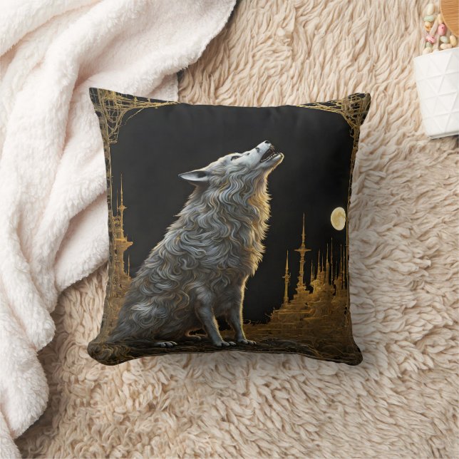 Majestic Wolf Howling in einer entfernten Stadt in Kissen (Decke)