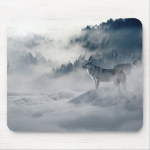 Majestic Wölfe im Waldnebel Mousepad