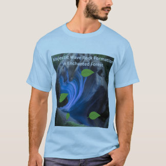 Majestische Wellen-Felsformation im verzauberten W T-Shirt