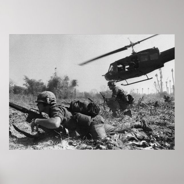 Major Crandalls UH-1D-Hubschrauber im Vietnamkrieg Poster (Vorne)