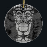 Makapuu Beach Hawaiian Laughing Tiki Batik Keramikornament<br><div class="desc">Ein lachendes Ki-Design mit einer Batik-Textur überall. Diese Karte erinnert an die Entwürfe,  die in Vintagen Aloha-Shirts in den 40er und 50er Jahren verwendet wurden. Dieses Design kommt in mehreren Farben.</div>