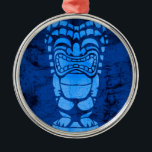 Makapuu Beach Hawaiian Laughing Tiki Batik Silbernes Ornament<br><div class="desc">Ein lachendes Ki-Design mit einer Batik-Textur überall. Diese Karte erinnert an die Entwürfe, die in Vintagen Aloha-Shirts in den 40er und 50er Jahren verwendet wurden. Dieses Design kommt in mehreren Farben.</div>