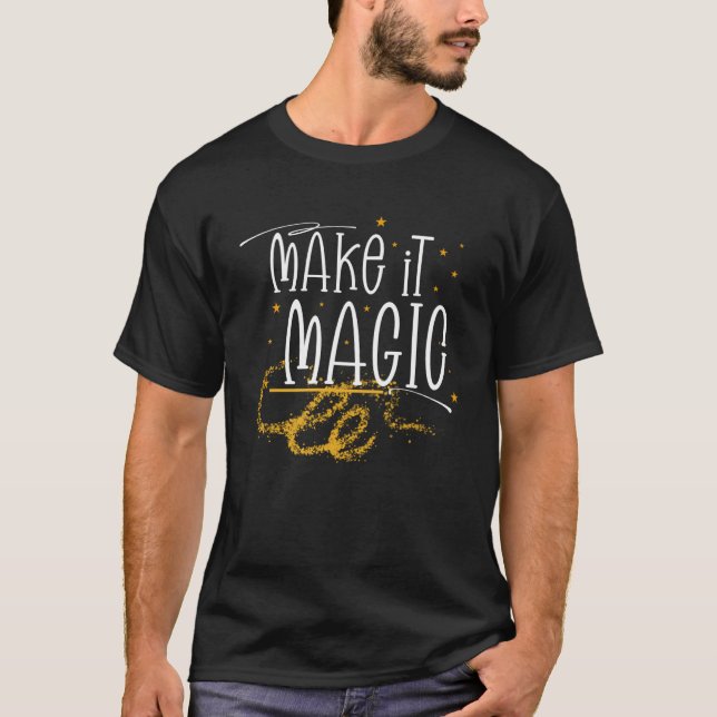 MAKE IT MAGIC Fantasy World magischer Zauberer T-Shirt (Vorderseite)