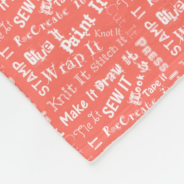Maker Handarbeit Typografie Print White + Living C Fleecedecke (Ecke)