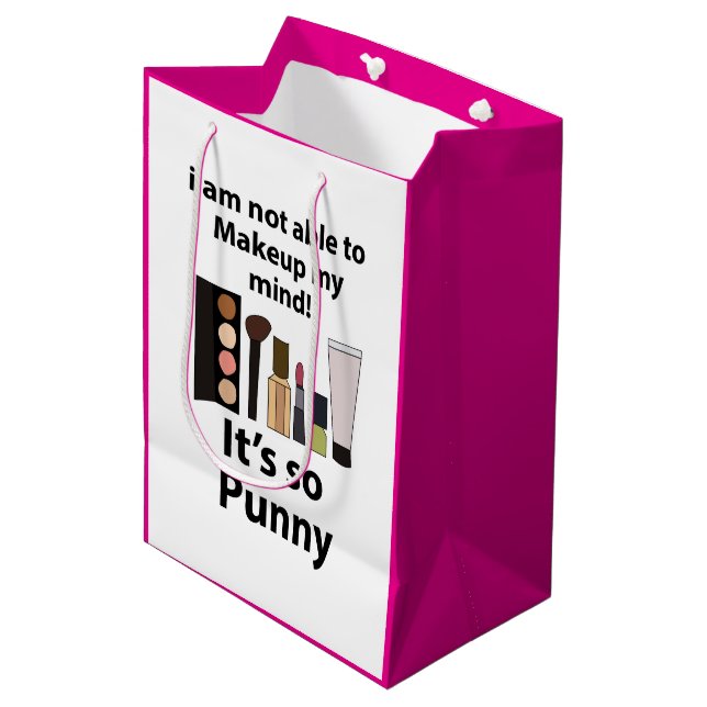Makeup Funny Pun Makeup Mittlere Geschenktüte (Vorderseite Schrägansicht)