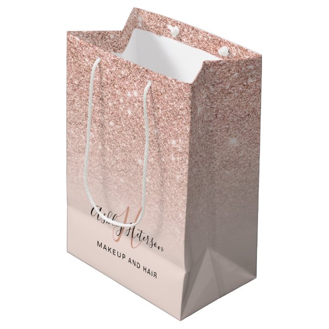 Makeup-Monogramm-Rose-Gold-Glitzer-Skript Mittlere Geschenktüte (Vorderseite Schrägansicht)