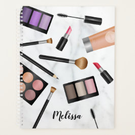 Makeup-Produkte Flatlay-Darstellung mit Namen Planer
