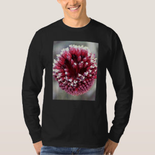 Makroaufnahme der rundköpfigen Lauchblüte Allium S T-Shirt