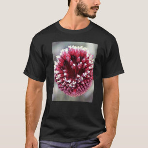 Makroaufnahme der rundköpfigen Lauchblüte Allium S T-Shirt