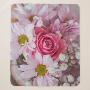 MAKROFOTOGRAFIE EINER ROSA ROSE SHERPADECKE
