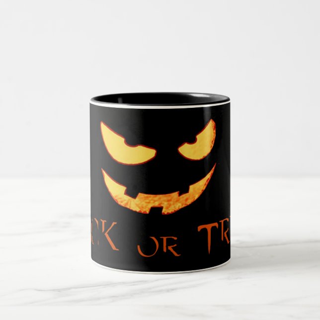 Mal Citrouille Face Halloween Mug (Centre)