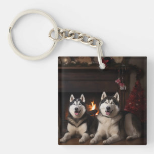 Malamute en Alaska près de la cheminée Noël