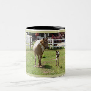 Malen Sie Stute und Fohlen Zweifarbige Tasse