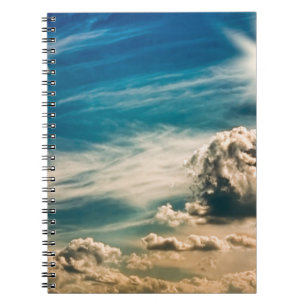 Maler Himmel. Schöner Himmel mit Wolken Notizblock