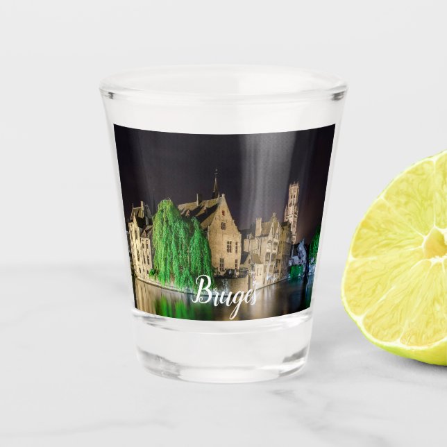 Malerei der Brügger Altstadt und des Belfry-Turms Schnapsglas (Vorderseite)