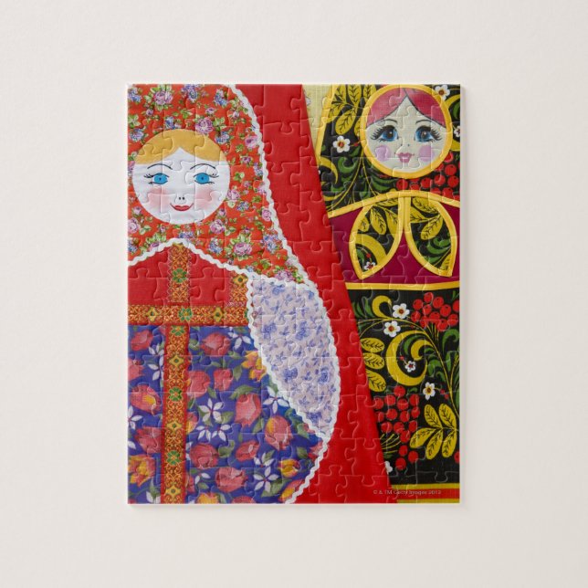 Malerei der russischen Matryoshka-Puppe (Vertikal)