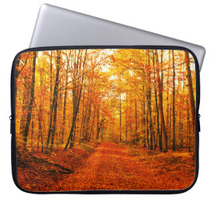 Malerische Landschaft des Herbstes Laptopschutzhülle